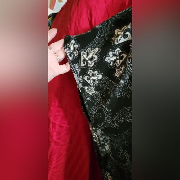 #159 Apt 9 Black with white floral Top Size:1x - Picture 6 of 8